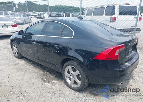 2013 Volvo S60 T5 Platinum z USA, uszkodzony, nr VIN YV1612FH1D2172607